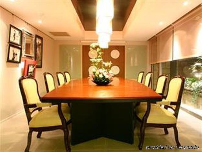 Фото Deja Vu Hotel