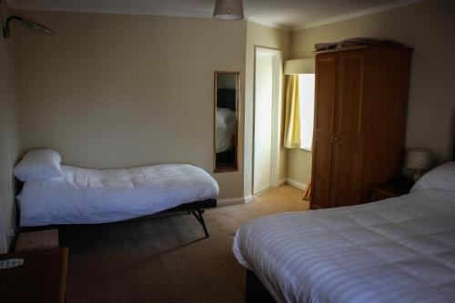 Фото St Davids Cross Hotel