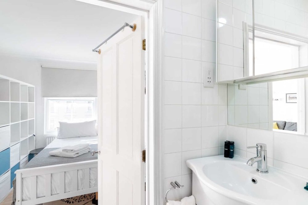 Фото Bright Studio Flat, Amazing Location!