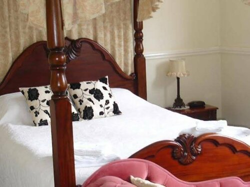 Гостиница Fox & Hounds Country Hotel