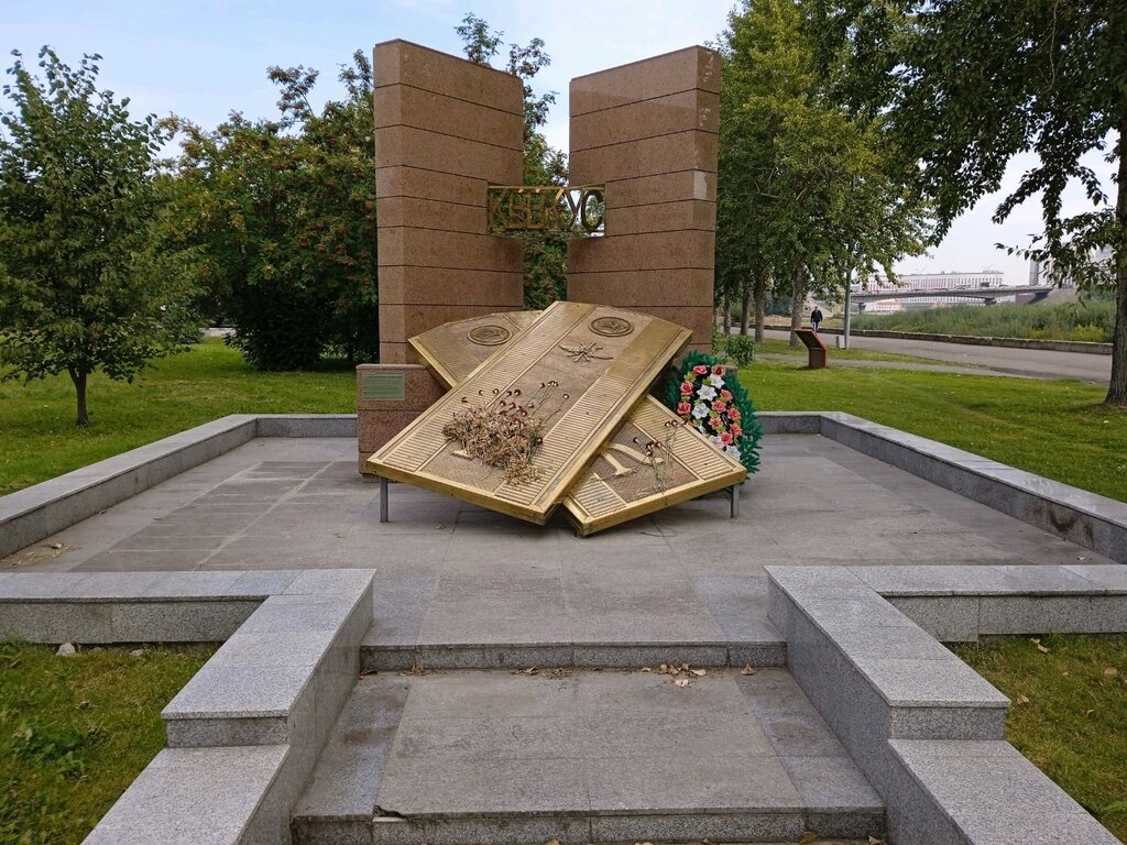Monumento, memorial Монумент Кемеровского высшего военного командного училища связи, , foto