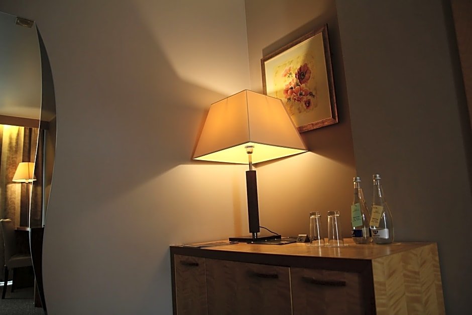 Фото Royal Square Hotel & Suites