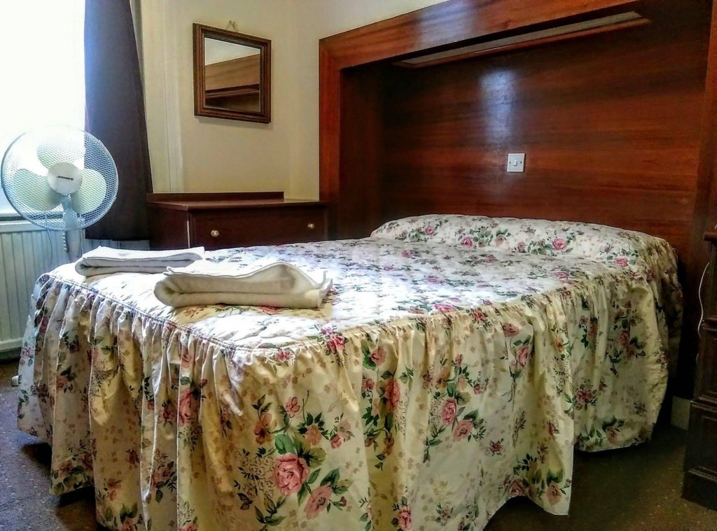 Фото Mandalay Picton House Hotel