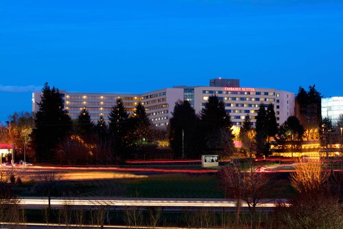 Гостиница Embassy Suites by Hilton Portland Washington Square в Тайгарде