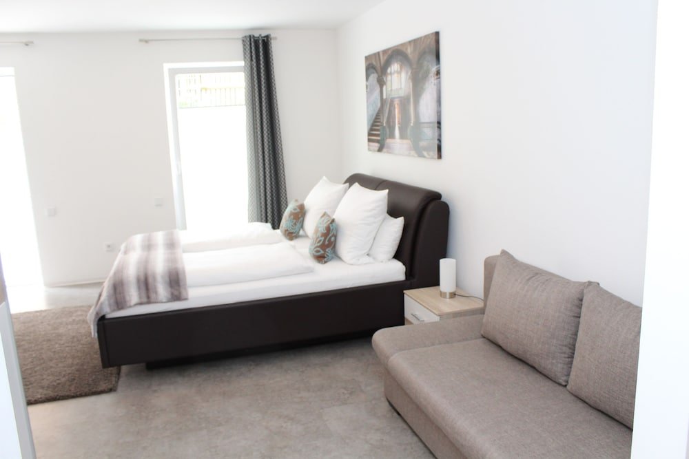 Фото Hotel & Boarding House Schlosserwirt