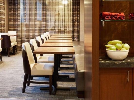 Фото Hilton Richmond Downtown