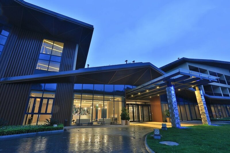 Гостиница Holiday Inn Express Emei Mountain