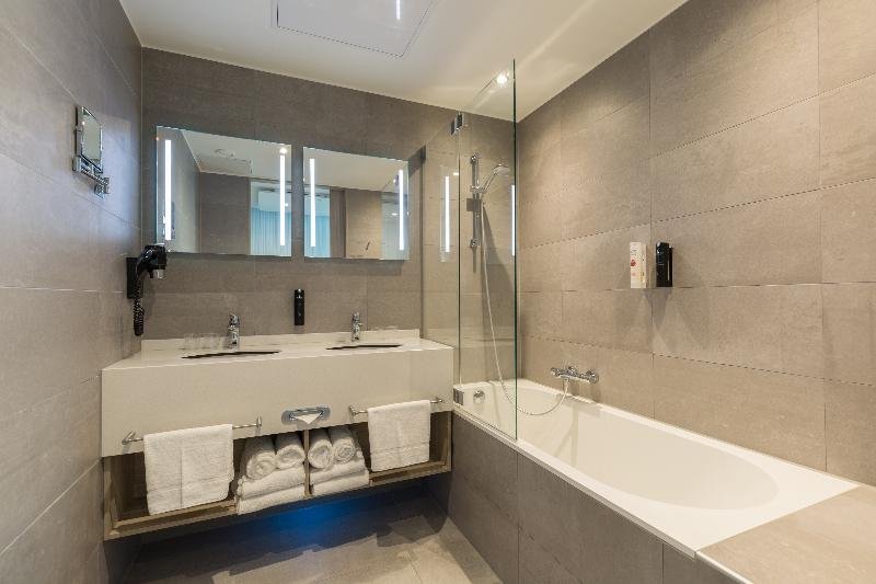 Фото Ramada by Wyndham The Hague Scheveningen