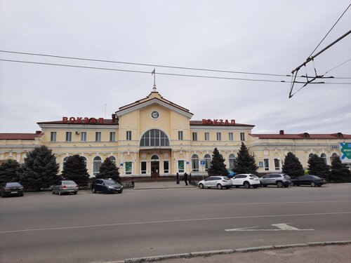 Аузына шұбар алатын жігіттер