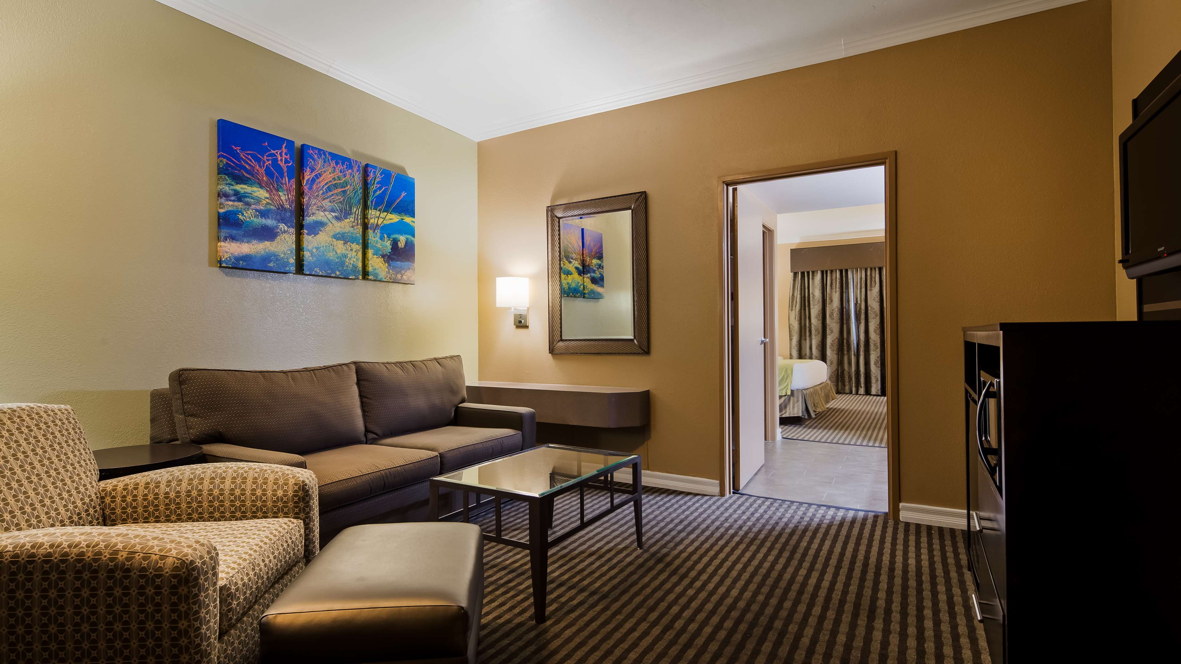 Фото Best Western Royal Sun Inn & Suites