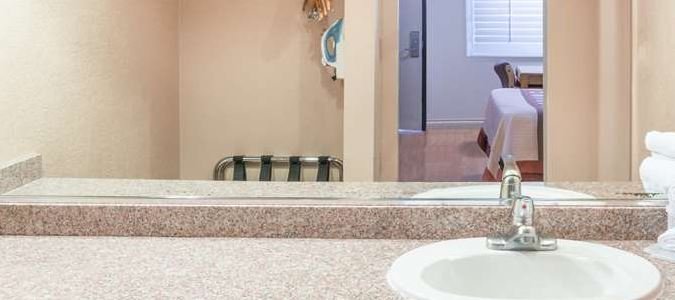 Фото Super 8 by Wyndham Pasadena/LA Area