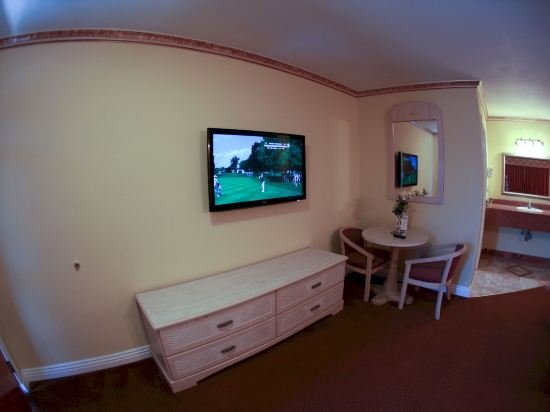 Фото Glen Capri Inn & Suites - Burbank Universal