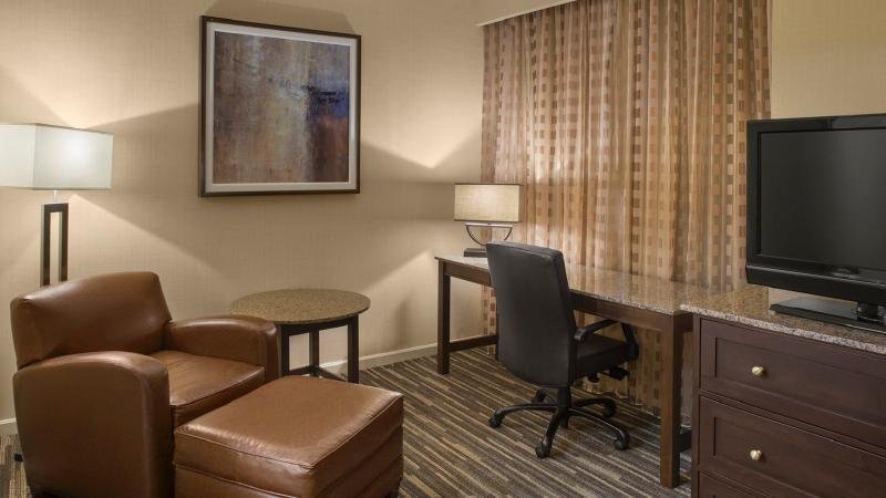 Фото Sheraton Suites Akron Cuyahoga Falls