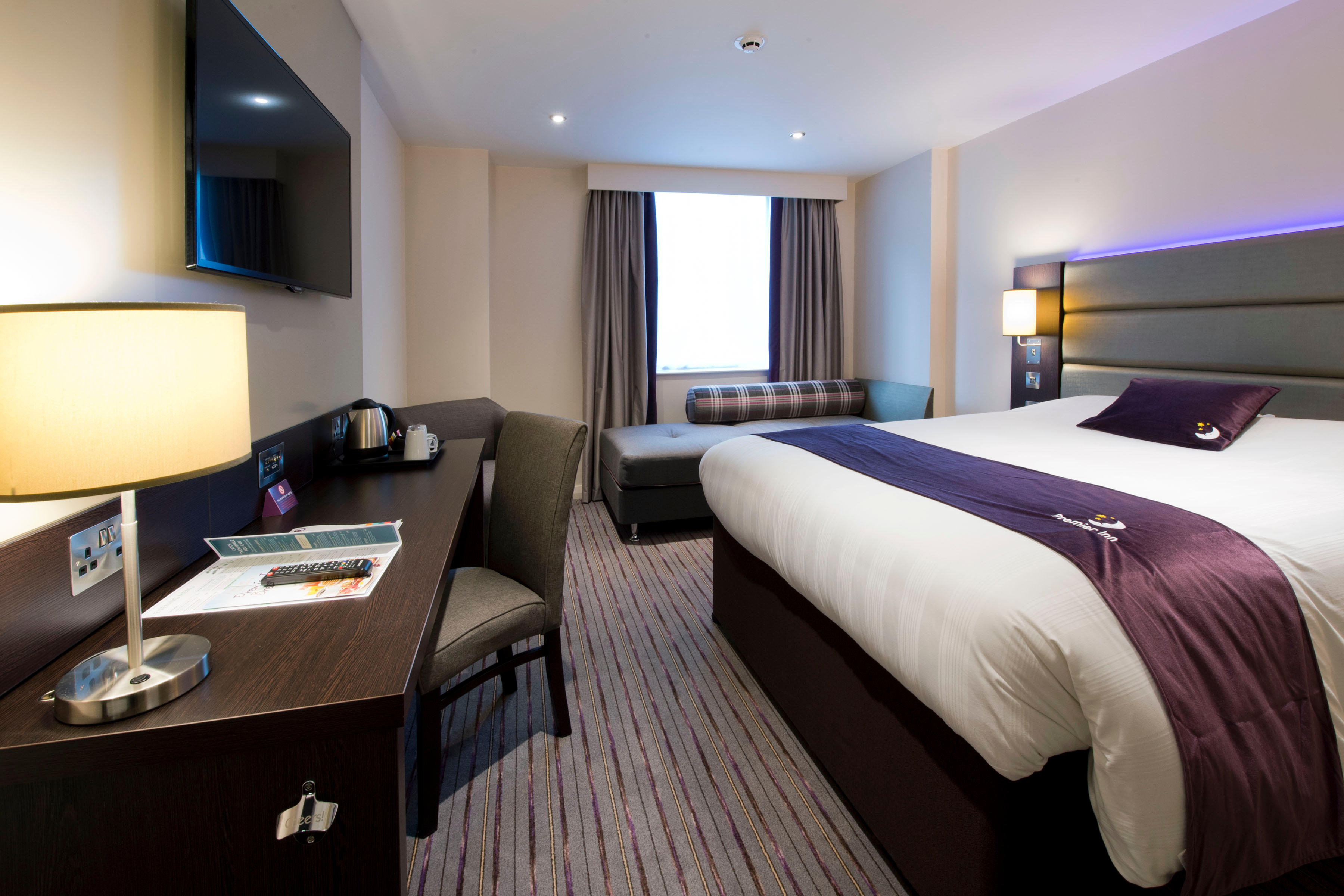 Фото Premier Inn Bristol City Centre Finzels Reach