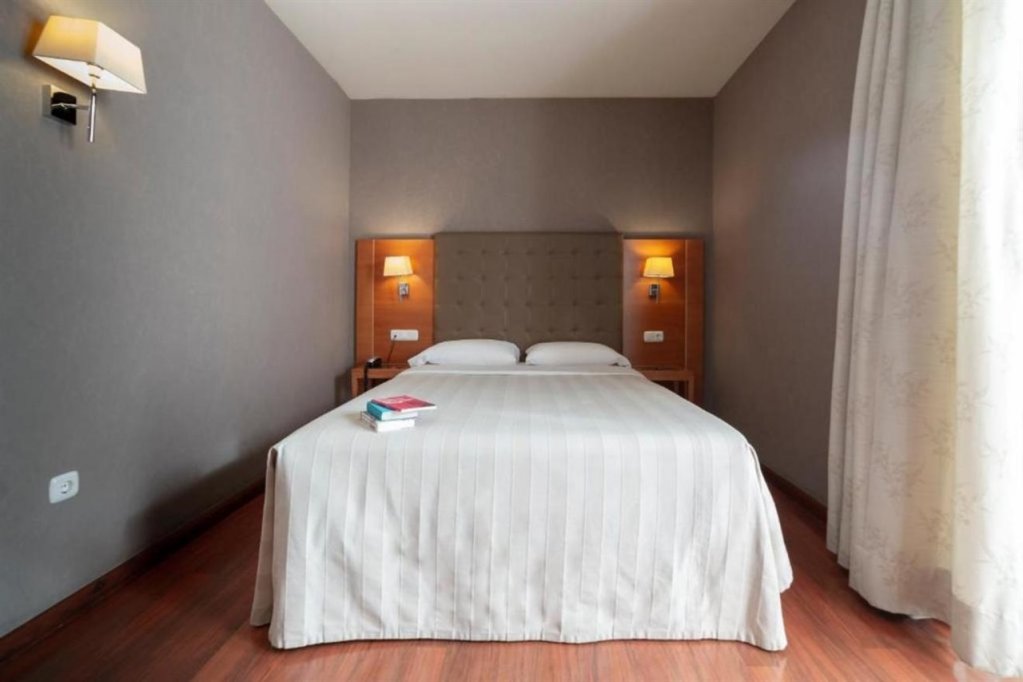 Фото Macià Monasterio de los Basilios Hotel