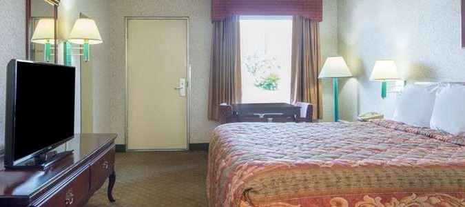 Фото Days Inn by Wyndham Greenville