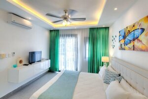 Beach Apartment 10mbps Internet and Smart TVs