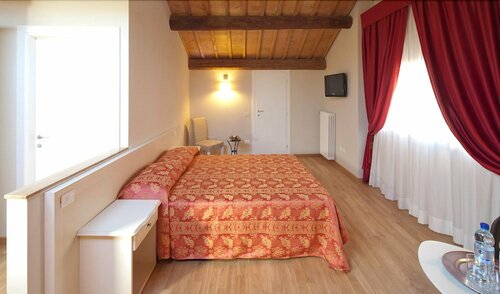 Гостиница Honey Rooms Ferrara в Ферраре