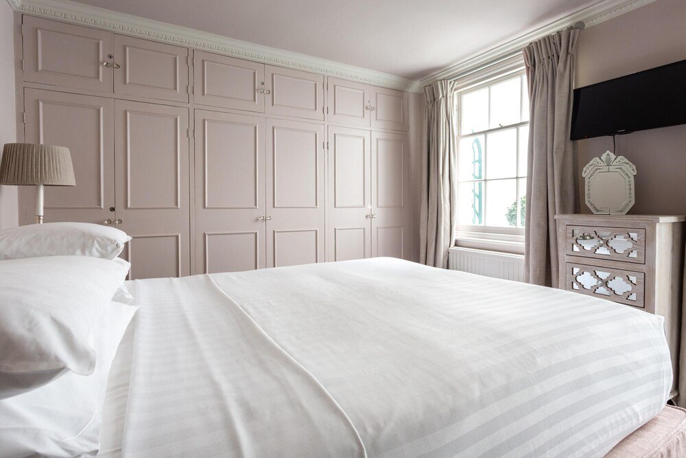 Фото Claverton Street by Onefinestay