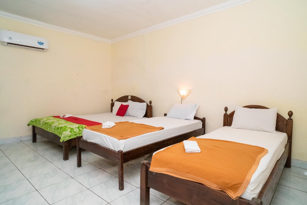 Фото RedDoorz Plus near Stadion Mandala Krida