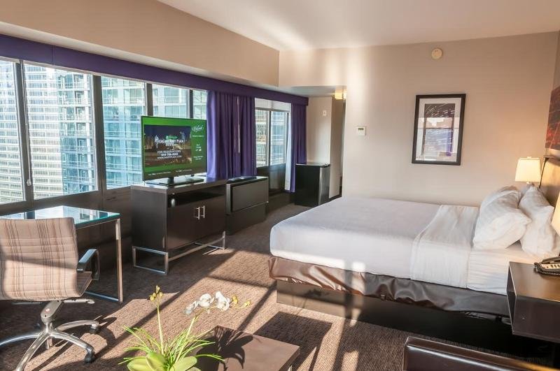 Фото Holiday Inn Chicago Dwtn Wolf Point, an Ihg Hotel