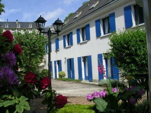 Гостиница Hotel Le Castel Fleuri в Туре