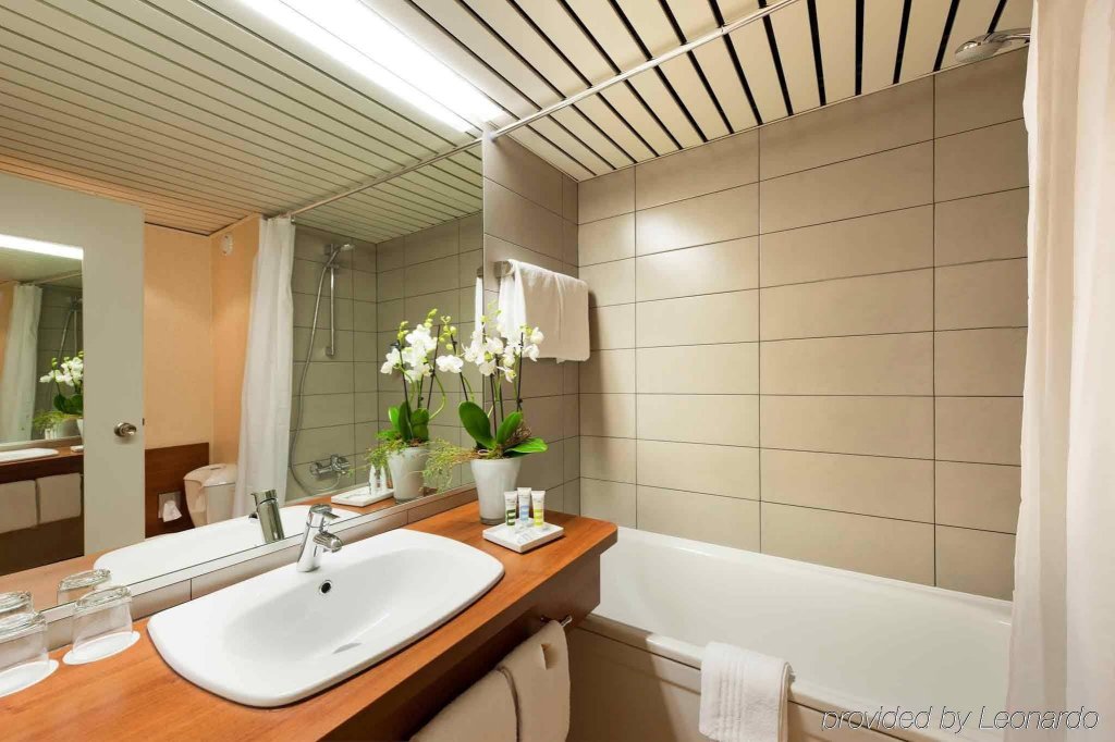 Фото Mercure Hotel Hamburg am Volkspark