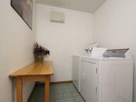 Фото Cabot Inn & Suites