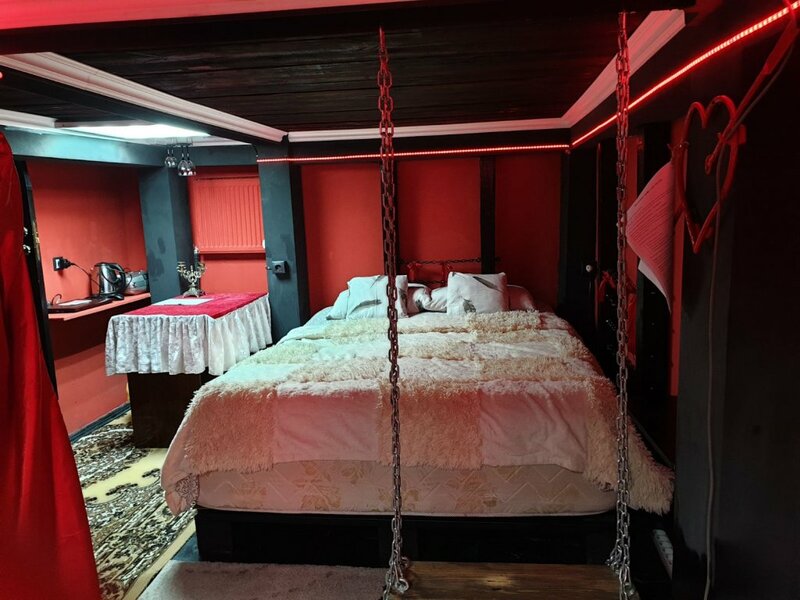 Гостиница Апарт-Отель Красная Комната Место Терапии Отношений в Кишиневе