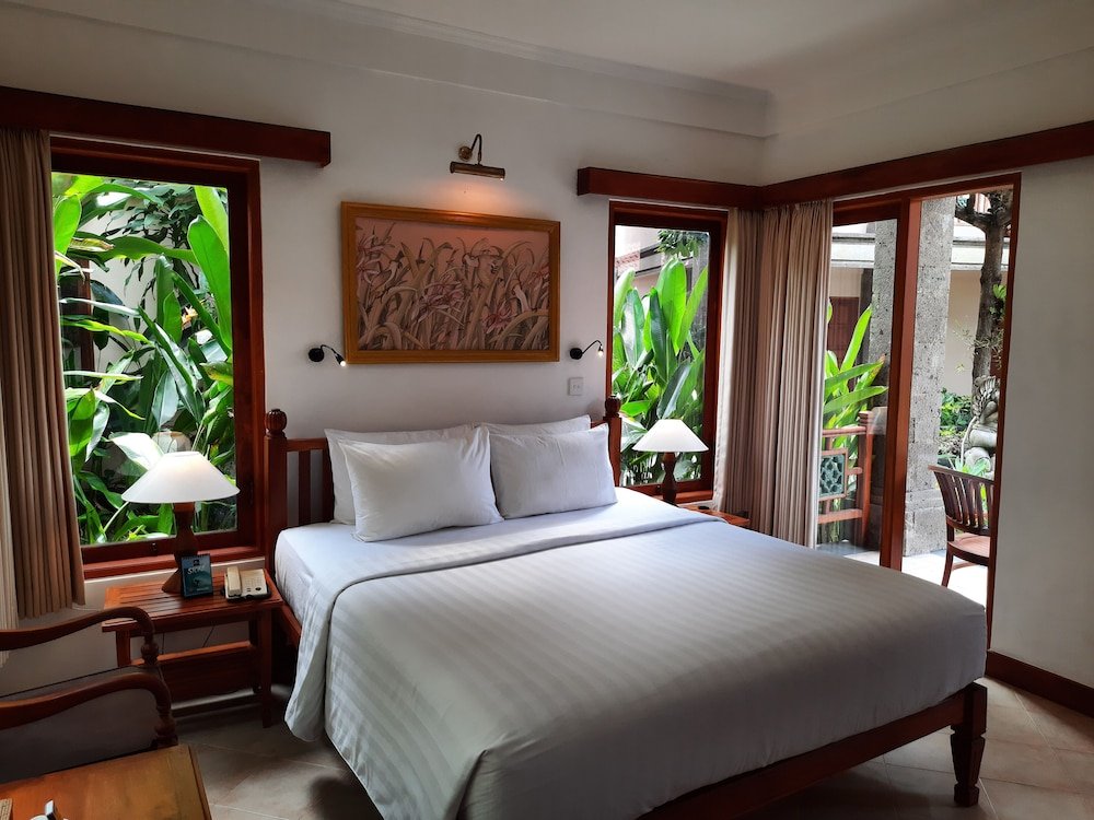 Фото Puri Mesari Suites