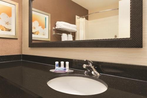 Фото Fairfield Inn & Suites Midland