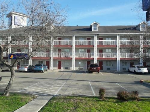 Гостиница InTown Suites Extended Stay San Antonio Tx - Nagodoches Road в Сан-Антонио