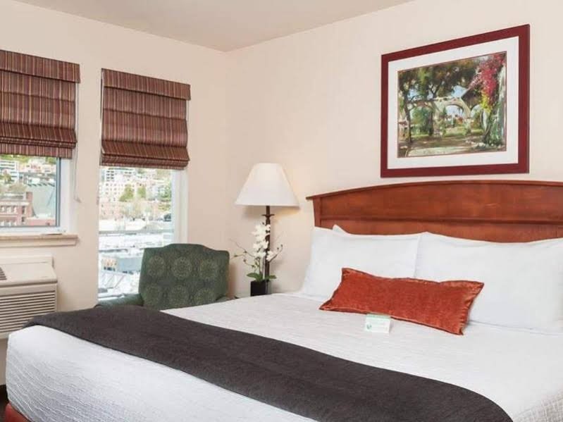 Фото Mediterranean Inn