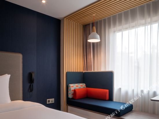 Фото Holiday Inn Express Ningbo City Center