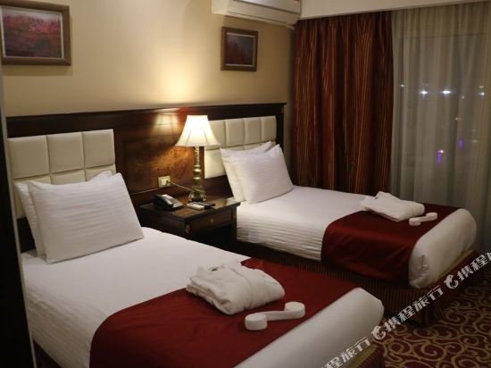 Фото The Guard Hotel