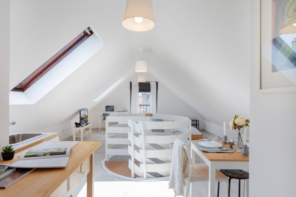 Фото Newly Refurbished Studio Near City Center