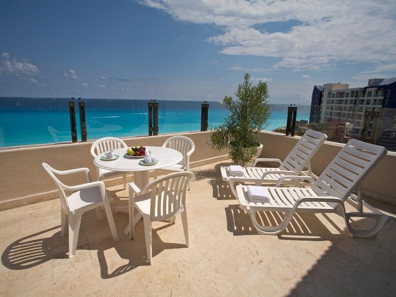 Фото Park Royal Beach Cancún - All Inclusive