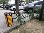 Велопарковка (Malysheva Street, 21/4) ، حاملة الدراجات