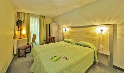 Фото Hôtel Le Lion D'Or