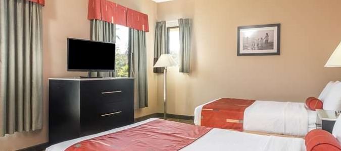 Фото Days Inn & Suites by Wyndham Lakeland