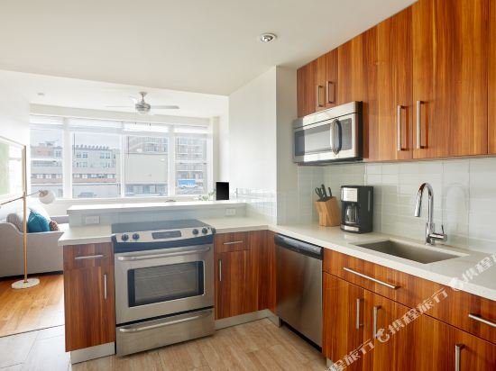 Фото Sonder Lafayette Square