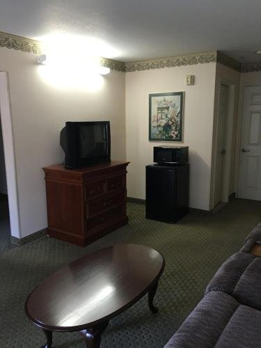 Фото SureStay Hotel by Best Western Castro Valley