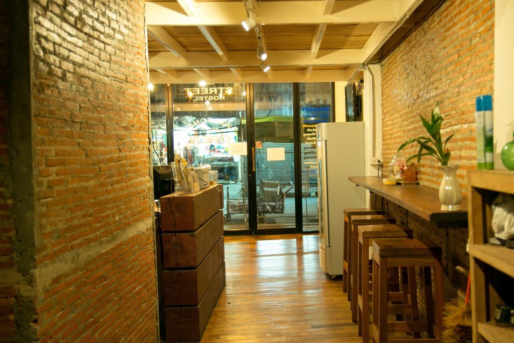 Фото Samsen Street Hotel