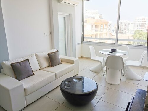 Гостиница Апартаменты Mackenzie Seaview Paradise в Ларнаке