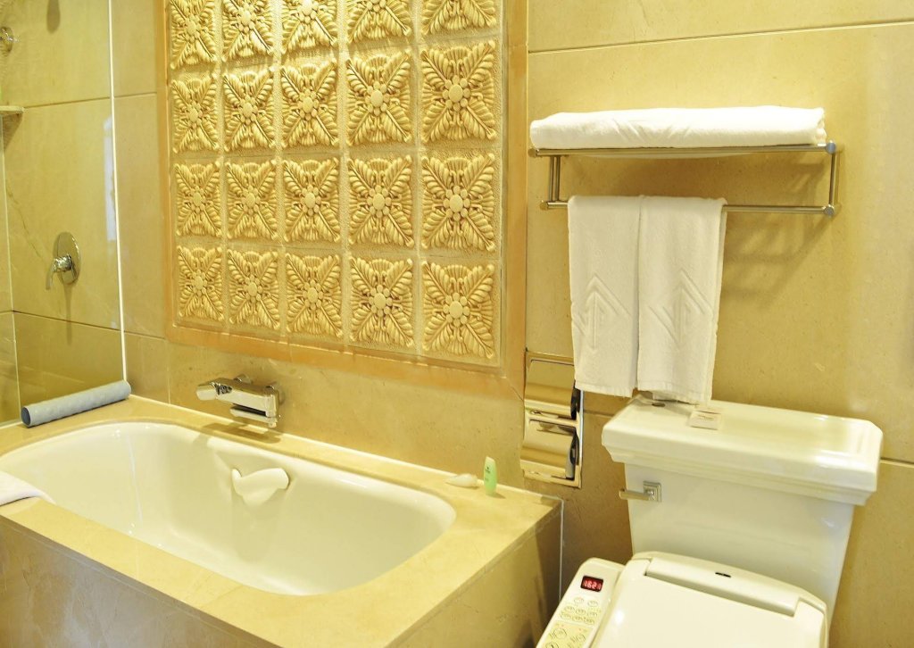 Фото Palace International Hotel