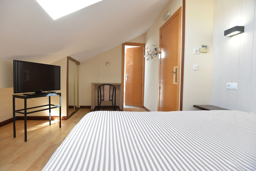 Фото Hostal Concejo