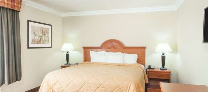 Фото Days Inn by Wyndham Carlsbad