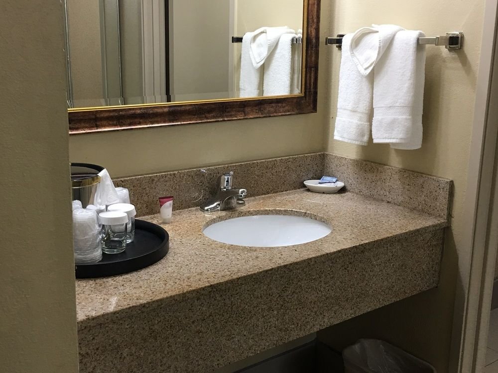 Фото Chicago Club Inn & Suites