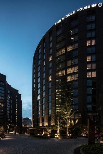 Фото The Middle House