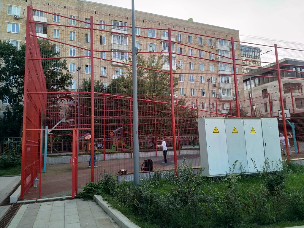 Баскетбольная площадка Озеро